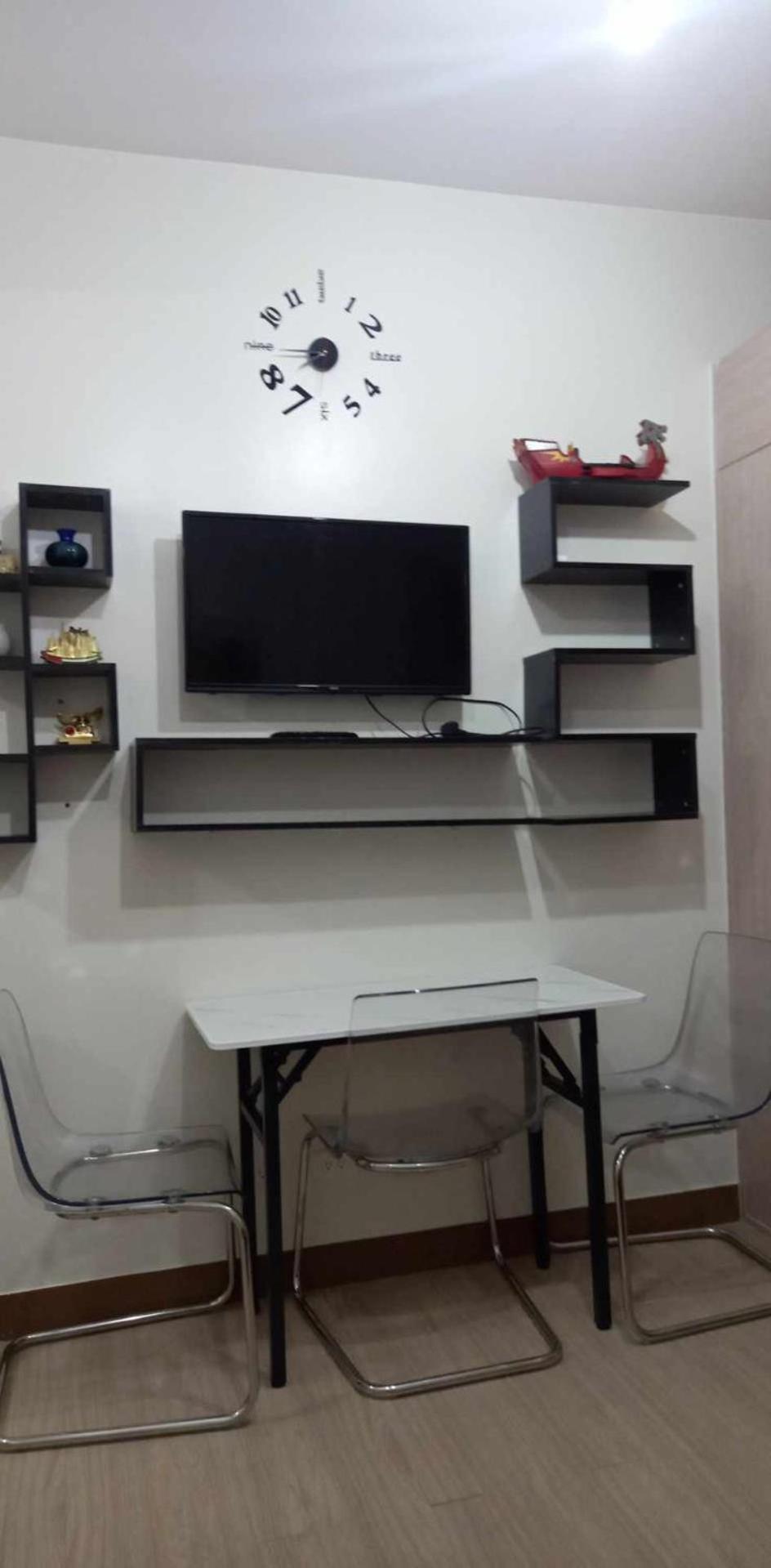 Comfy 1 Bedroom With Netflix & Free Wifi - Trees Residences Apartment Manila