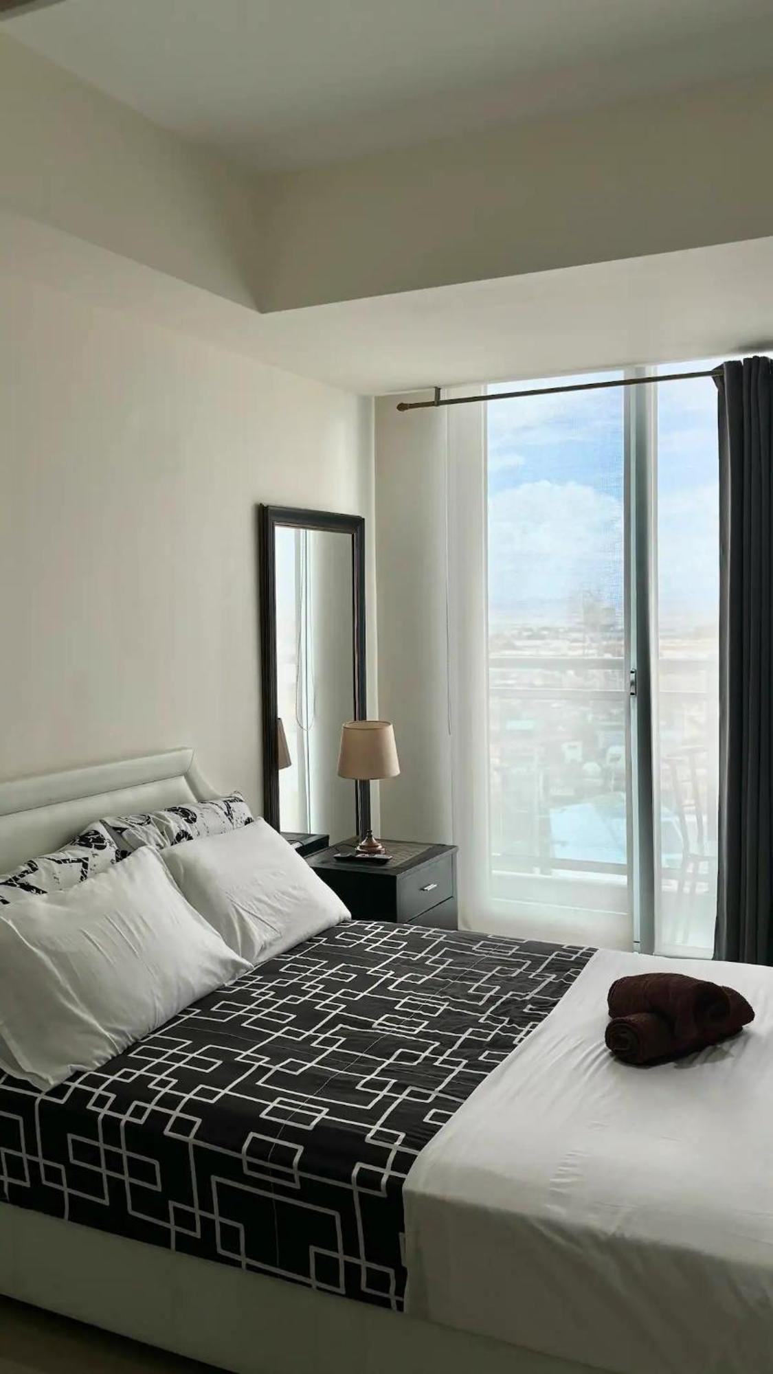 Azure Beach Residences By Andre Apartment Manila