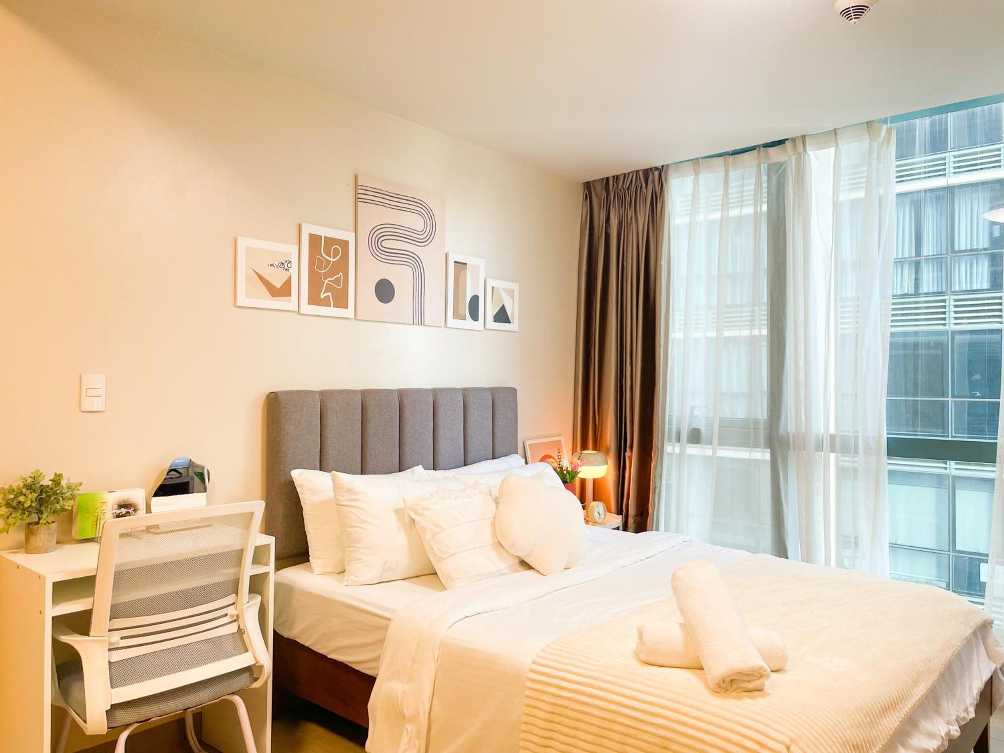 Luxury Bgc Condo, Steps To Uptown Mall #oursw31i * Manila