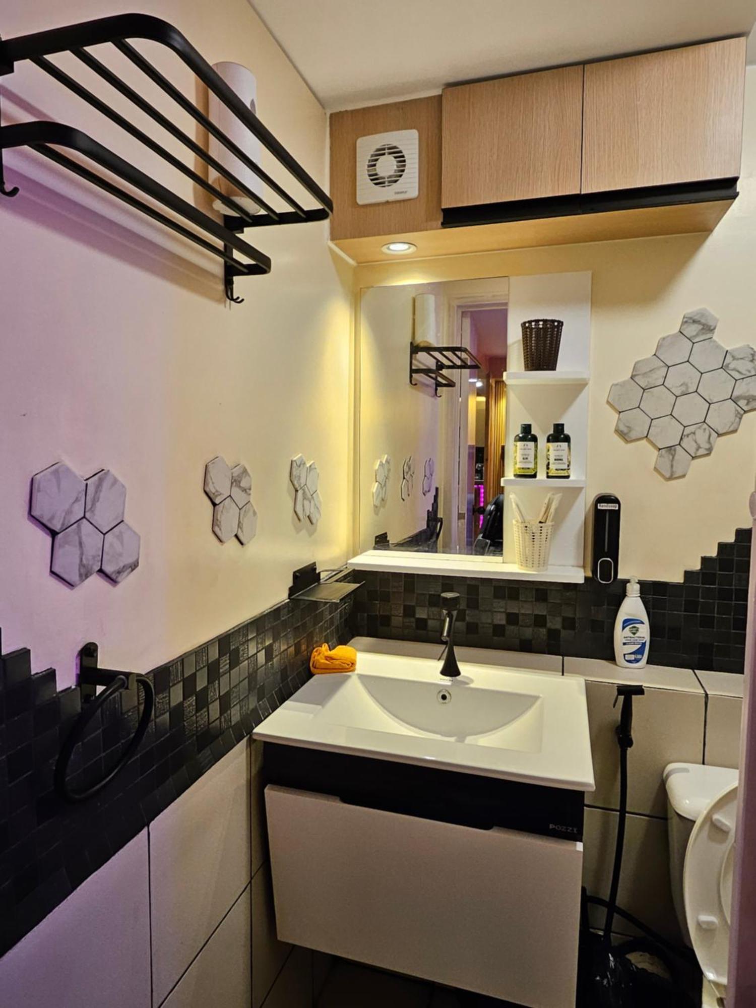 Dlighful Pad's Massagechair Freeparking Bar Park Garden Apartment Manila