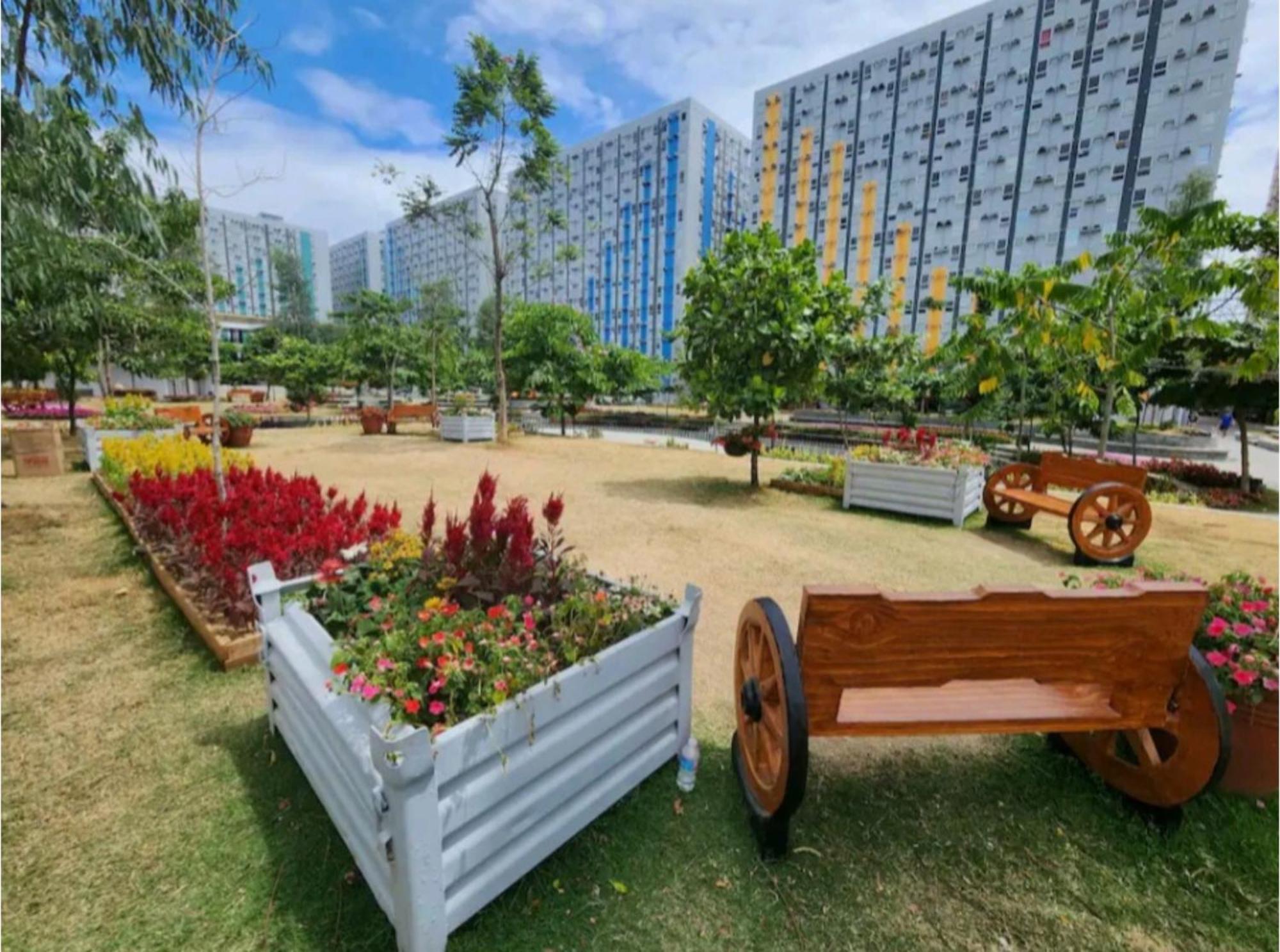 Dlighful Pad's Massagechair Freeparking Bar Park Garden Manila