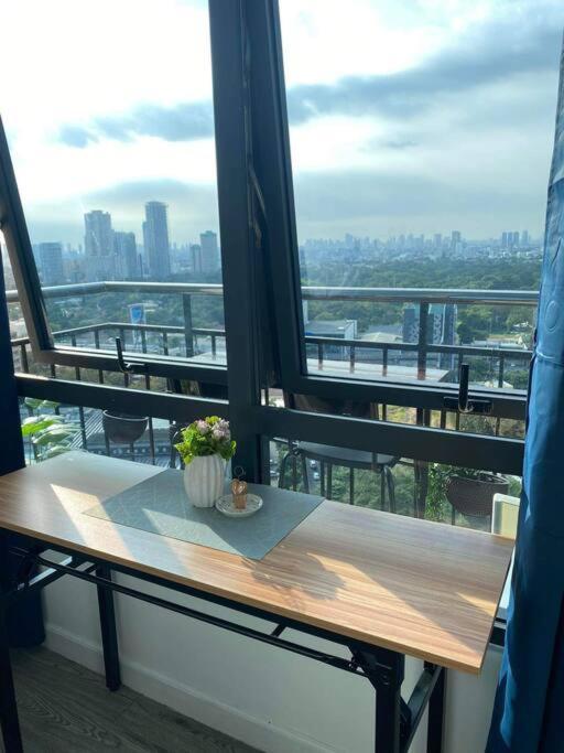 180 Degree View In Ortigas Apartment