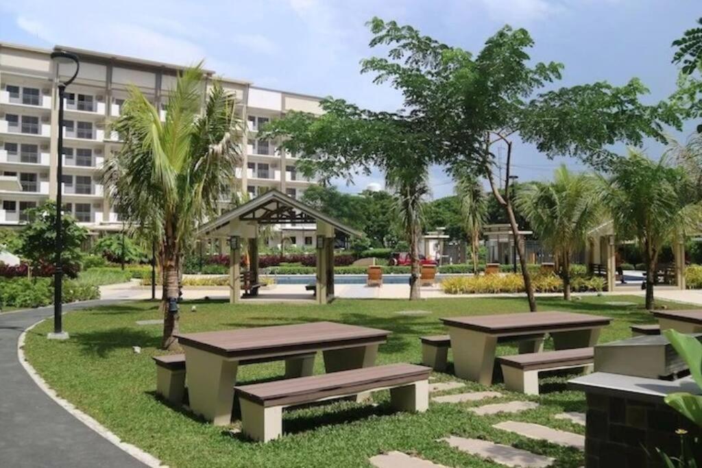 Apartment Coastal Inspired 2br I Fast Wi-fi I Near Bgc *