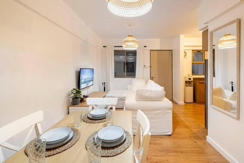 Apartment Coastal Inspired 2br I Fast Wi-fi I Near Bgc Manila