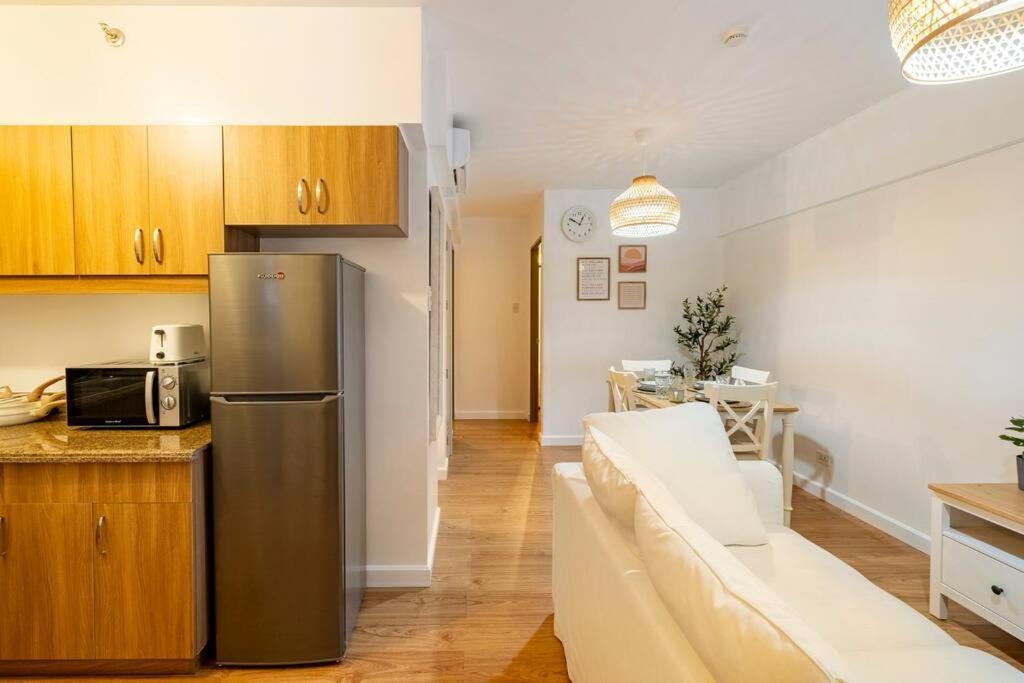 Coastal Inspired 2br I Fast Wi-fi I Near Bgc Apartment
