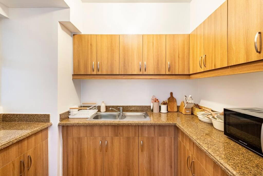 Apartment Coastal Inspired 2br I Fast Wi-fi I Near Bgc