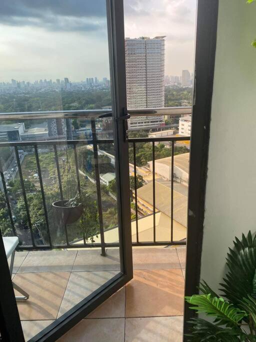180 Degree View In Ortigas * Manila