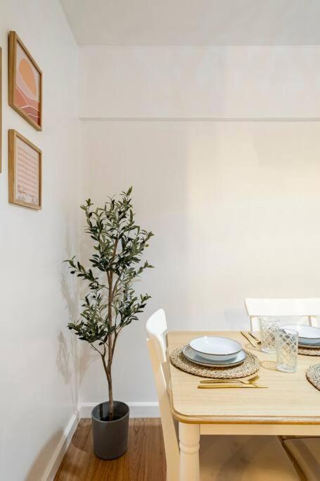 Coastal Inspired 2br I Fast Wi-fi I Near Bgc Manila