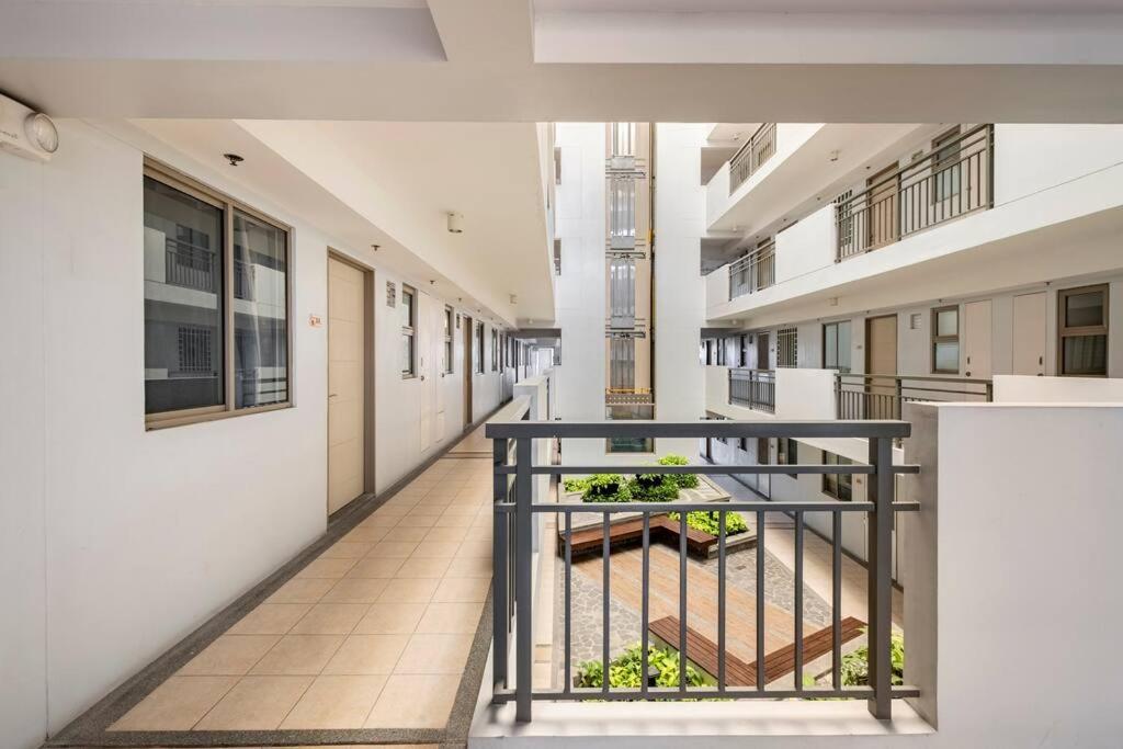 Coastal Inspired 2br I Fast Wi-fi I Near Bgc Manila
