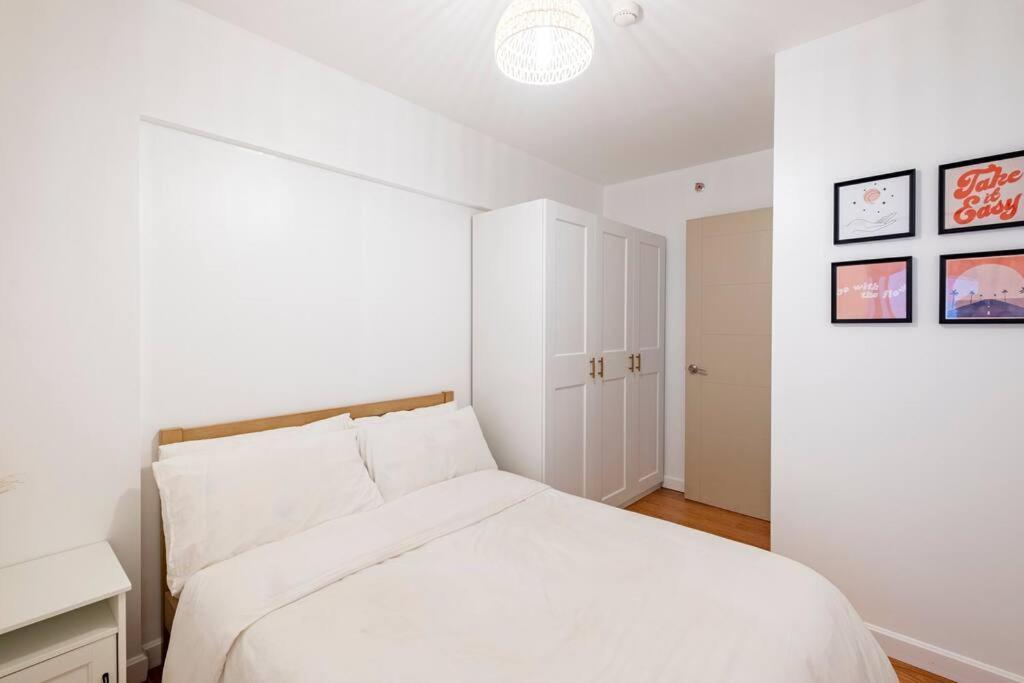 Coastal Inspired 2br I Fast Wi-fi I Near Bgc * Manila