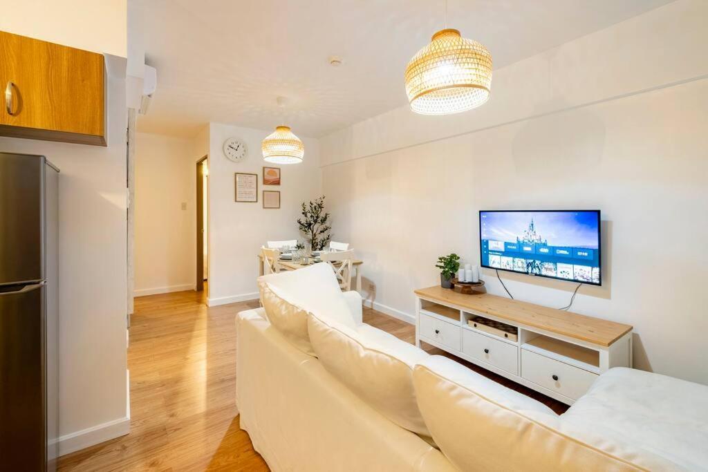 Coastal Inspired 2br I Fast Wi-fi I Near Bgc Apartment *