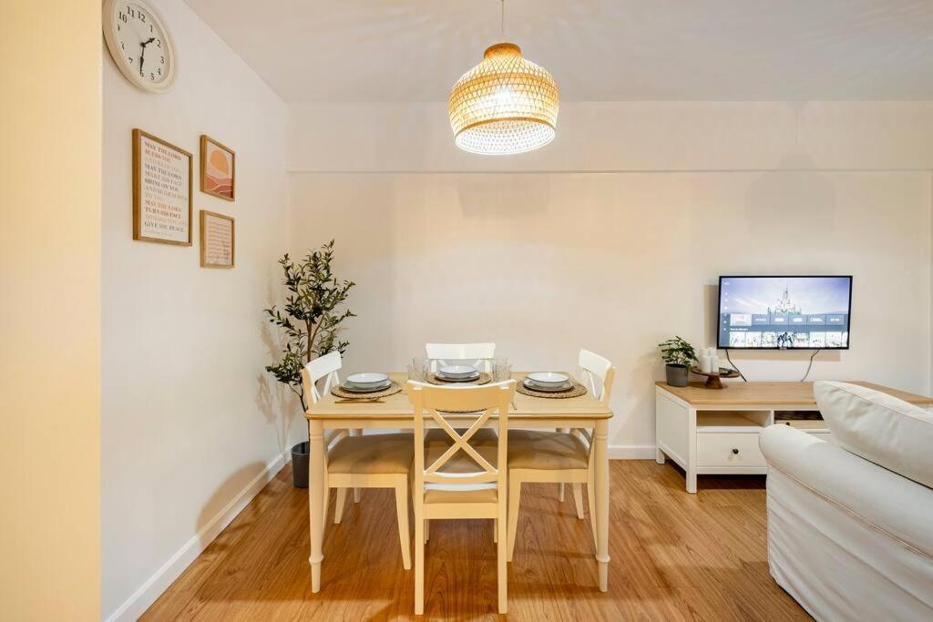 Coastal Inspired 2br I Fast Wi-fi I Near Bgc