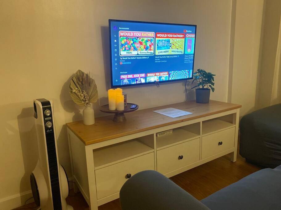 Coastal Inspired 2br I Fast Wi-fi I Near Bgc Manila