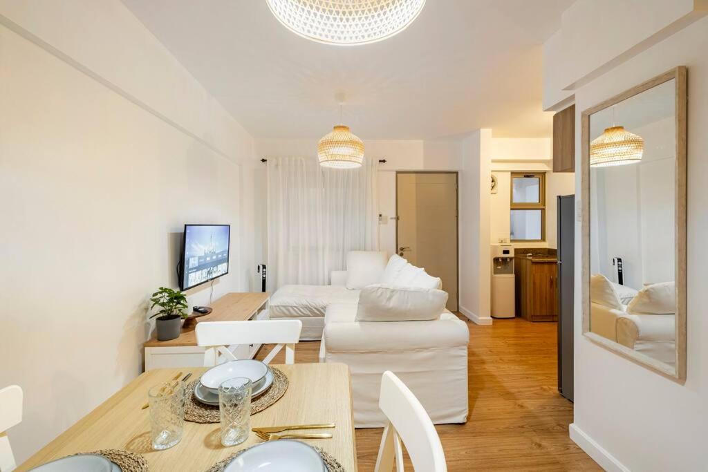 Coastal Inspired 2br I Fast Wi-fi I Near Bgc * Manila