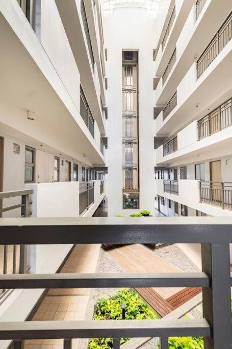 Apartment Coastal Inspired 2br I Fast Wi-fi I Near Bgc