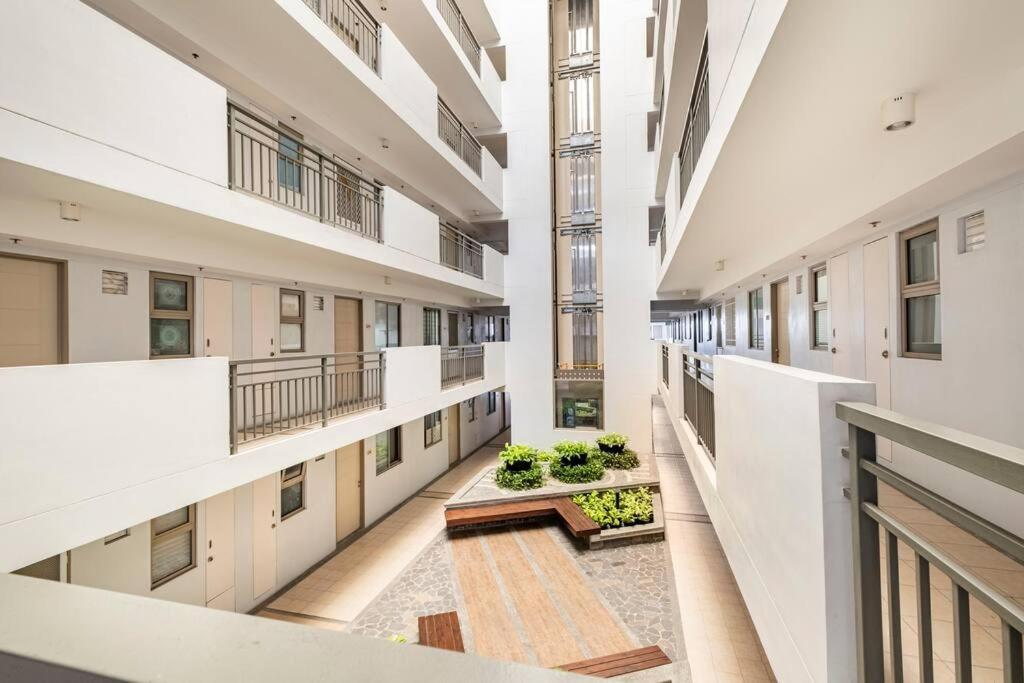 Coastal Inspired 2br I Fast Wi-fi I Near Bgc Apartment *