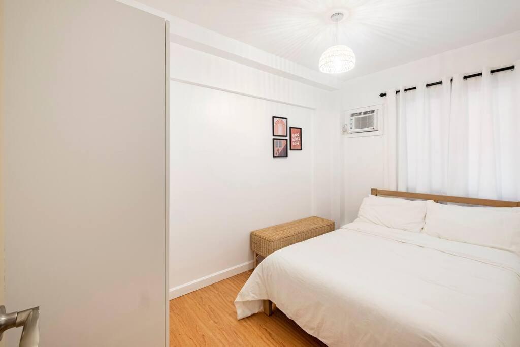 Apartment Coastal Inspired 2br I Fast Wi-fi I Near Bgc *