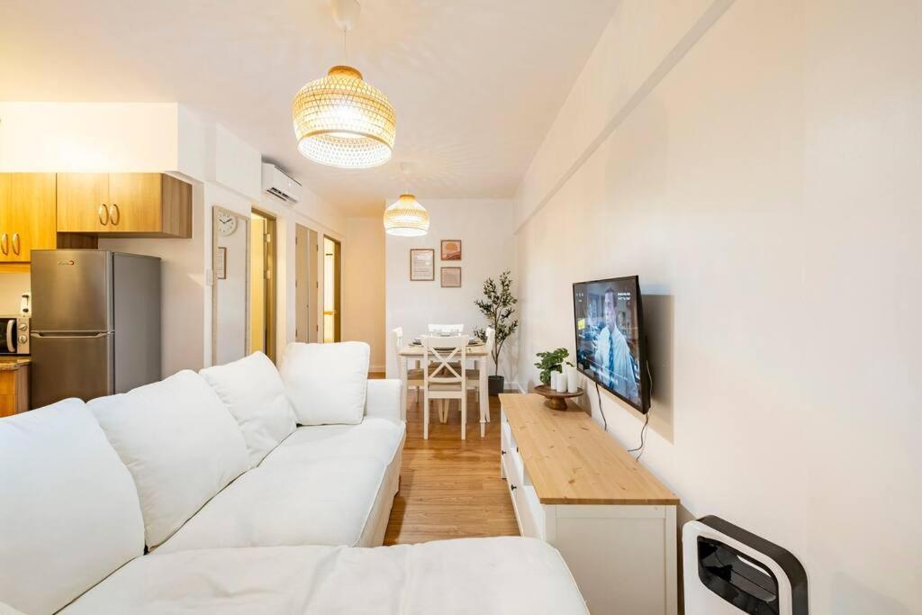 Apartment Coastal Inspired 2br I Fast Wi-fi I Near Bgc Manila