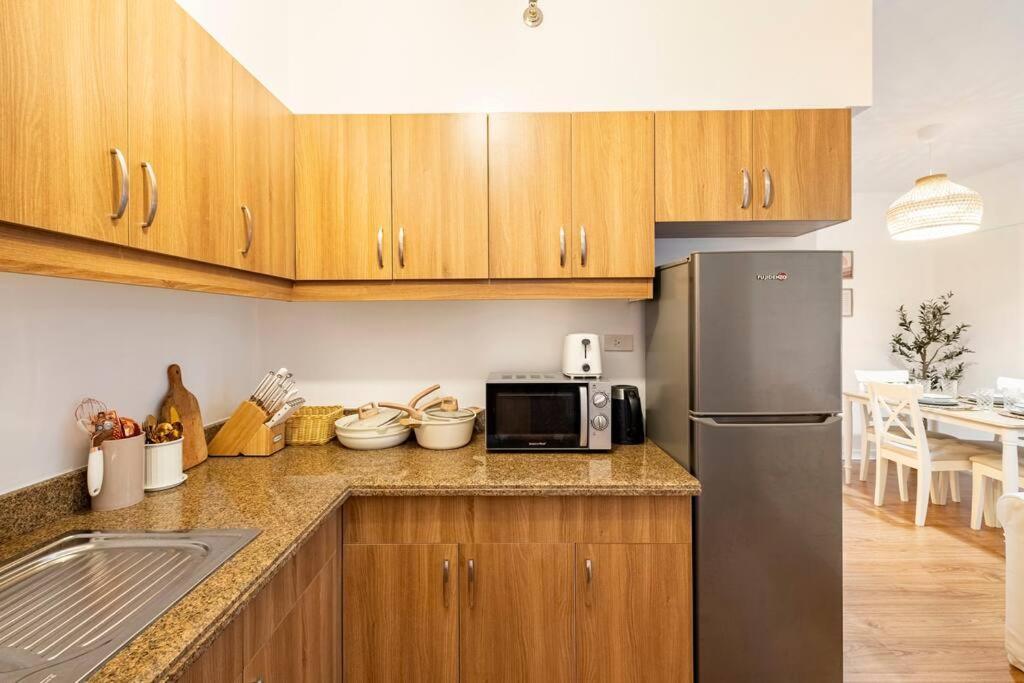 Coastal Inspired 2br I Fast Wi-fi I Near Bgc * Manila