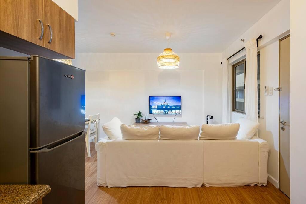 Apartment Coastal Inspired 2br I Fast Wi-fi I Near Bgc *
