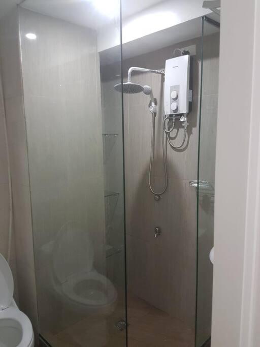 Loft Style Unit In Makati With Netflix Wifi Manila