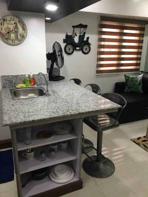Apartment Loft Style Unit In Makati With Netflix Wifi