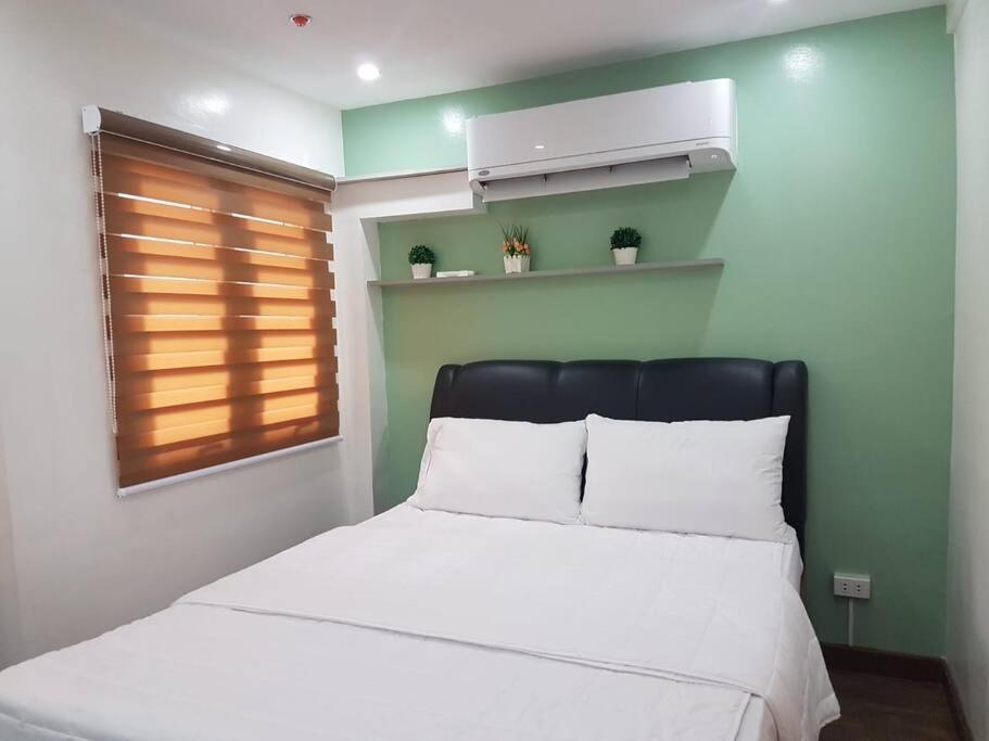 Loft Style Unit In Makati With Netflix Wifi