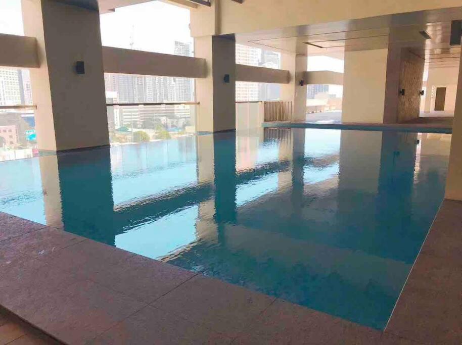 Loft Style Unit In Makati With Netflix Wifi *