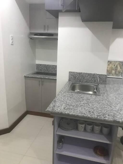 Loft Style Unit In Makati With Netflix Wifi Apartment