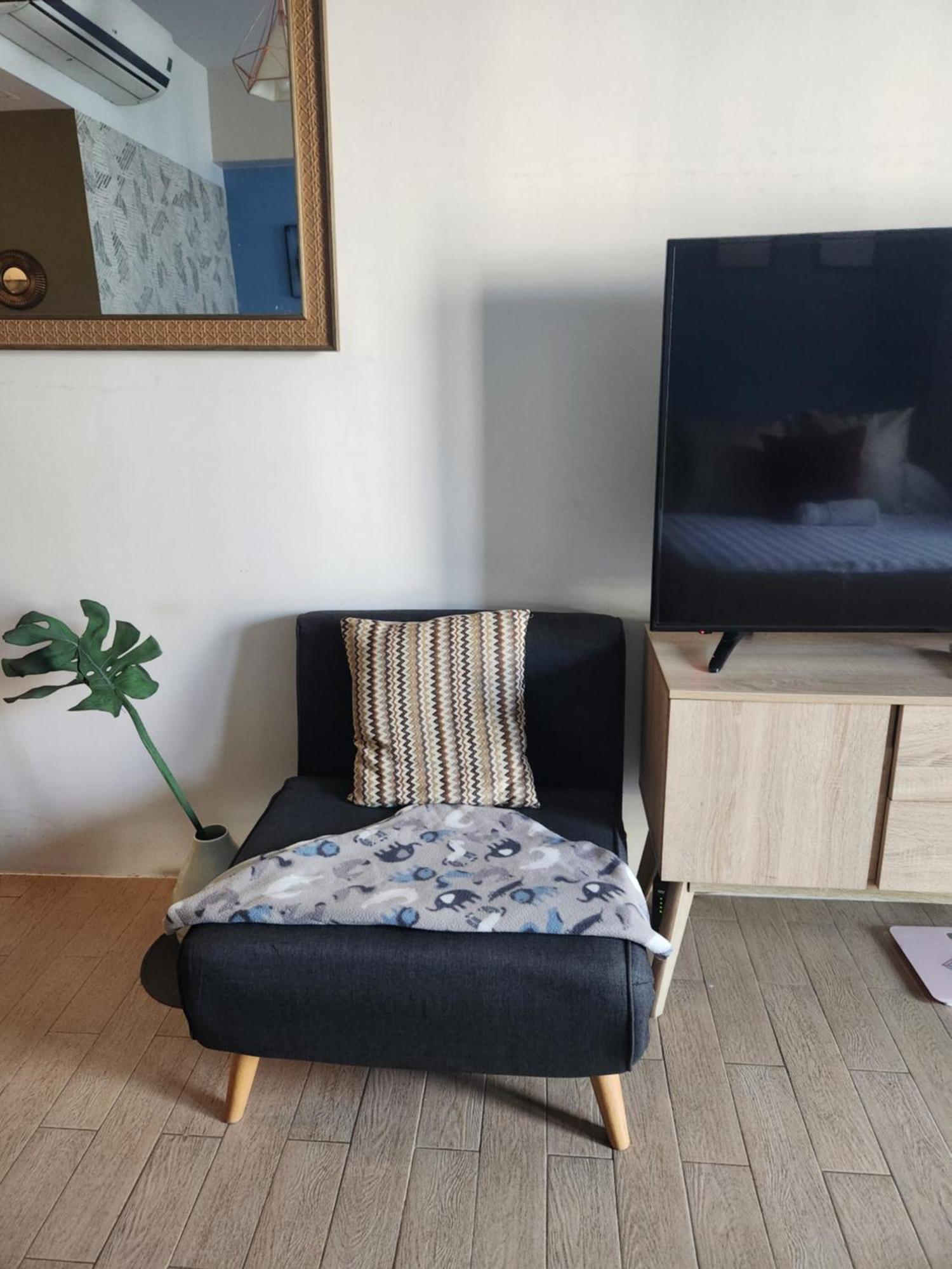 Cozy Flat Near Airport