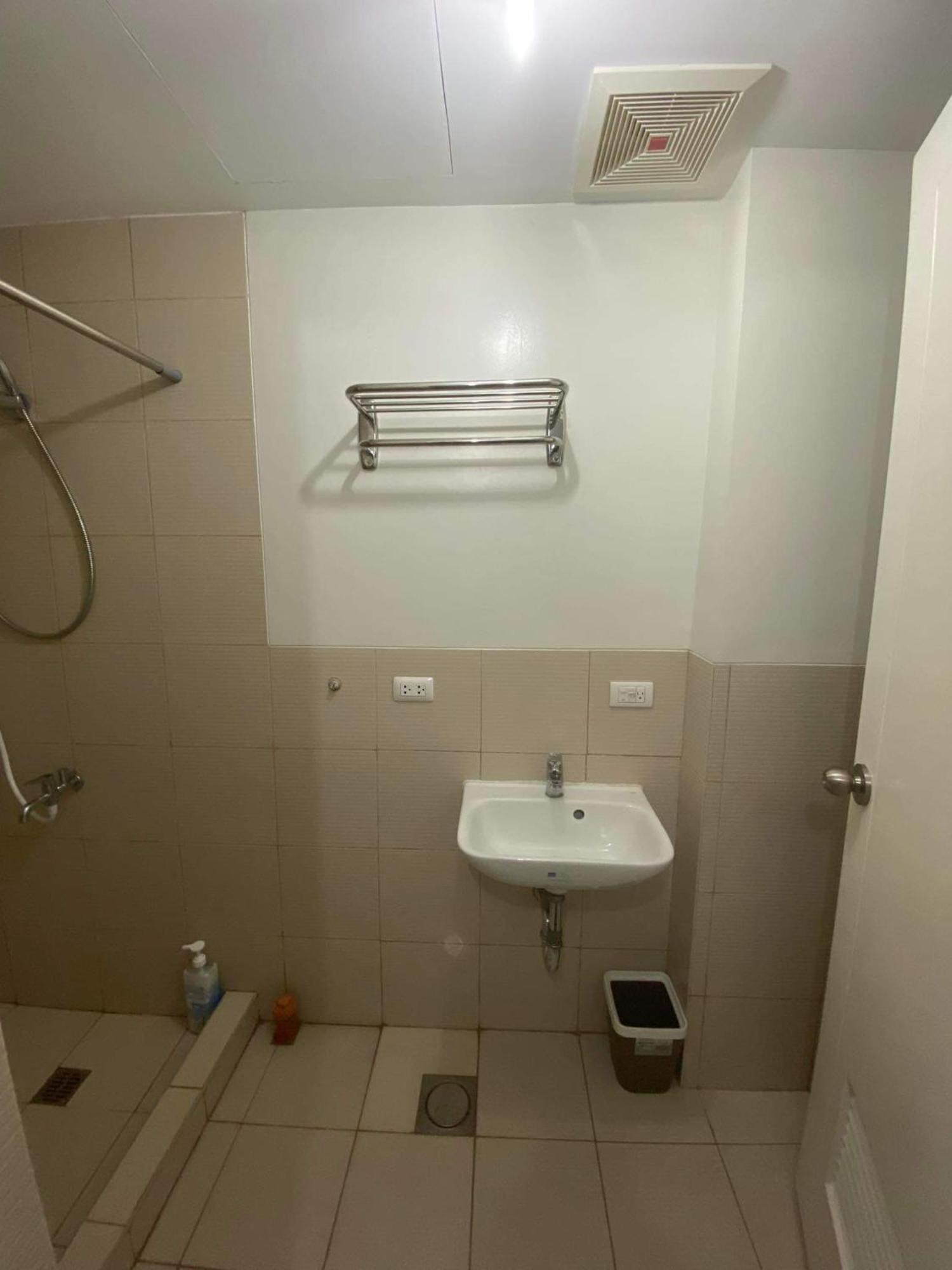 Amazing Views Across Shangrila Mall And Near Megamall Greenfield District Apartamento