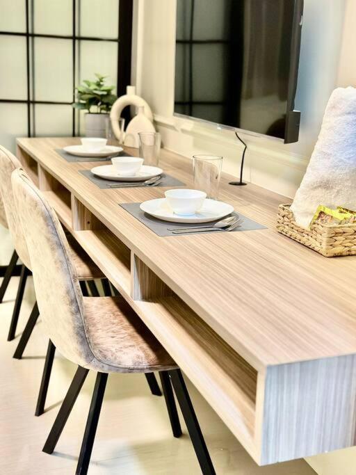 Blue Oikos Aesthetic 1br Pool View In Moa Manila