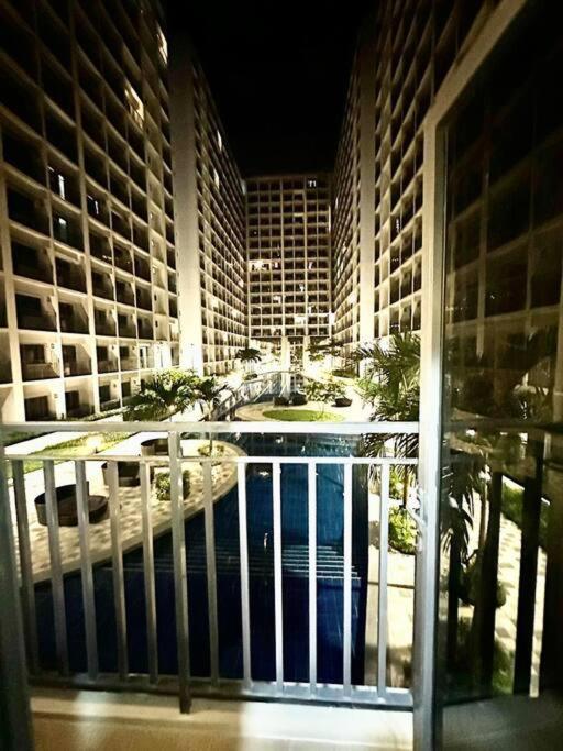 Blue Oikos Aesthetic 1br Pool View In Moa Apartment