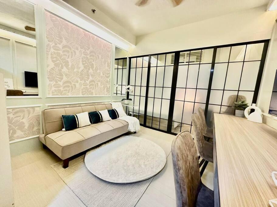 Blue Oikos Aesthetic 1br Pool View In Moa * Manila