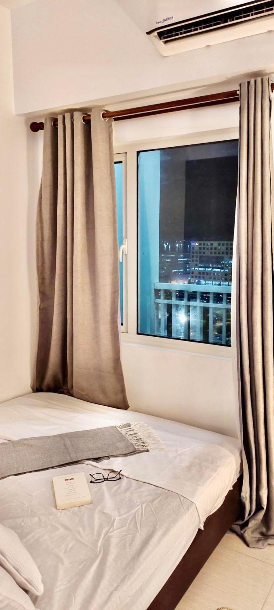 Apartment 1 Bedroom With Balcony Manila