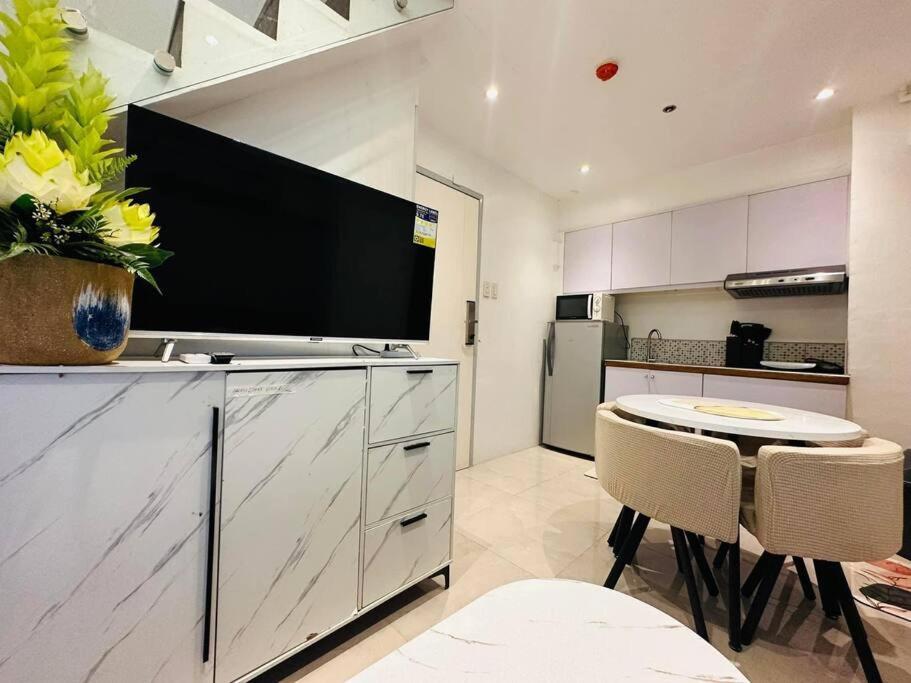 A2j Luxury 2br Bgc Loft Taguig