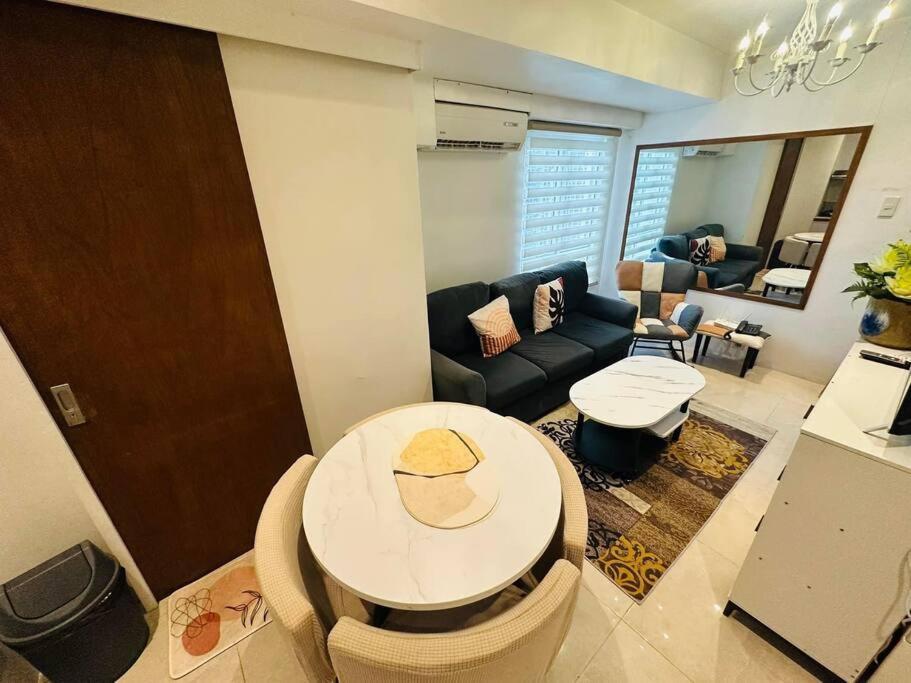 Apartment A2j Luxury 2br Bgc Loft Taguig *