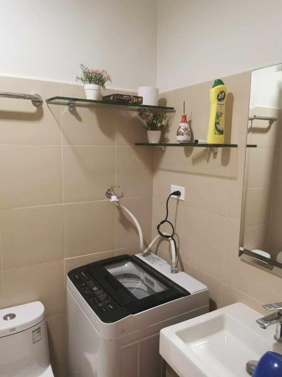 Apartment Mall Of Pasay Shore 3 Tower Condotel
