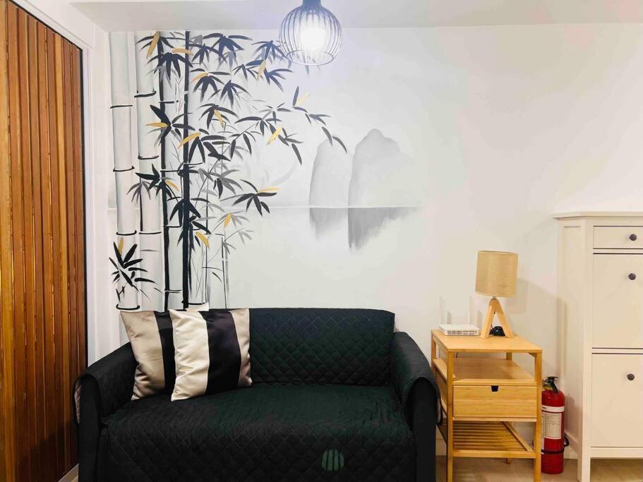 Azure Sakura With Netflix Apartment Manila