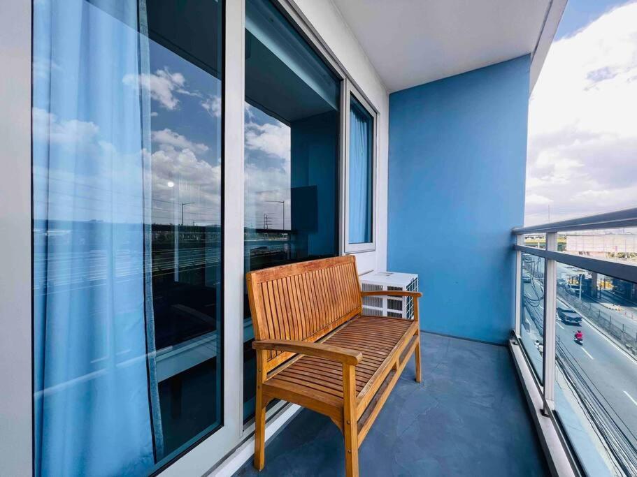 Azure Sakura With Netflix Apartment
