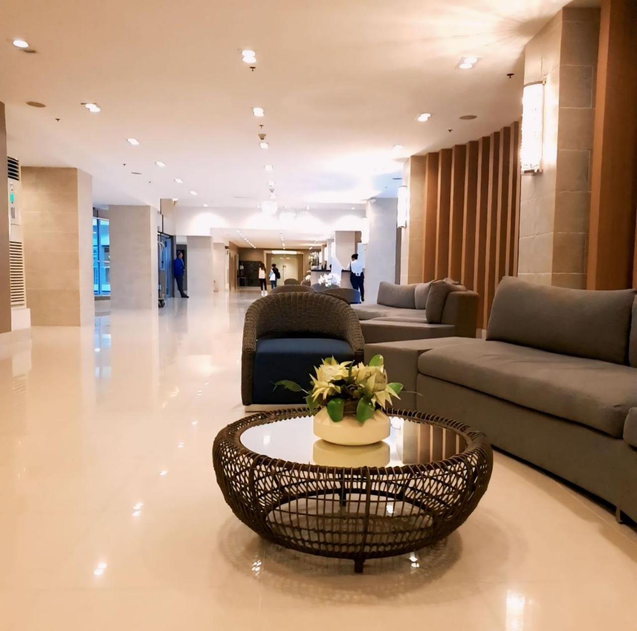 Sea Residences Moa - Rose Condotel