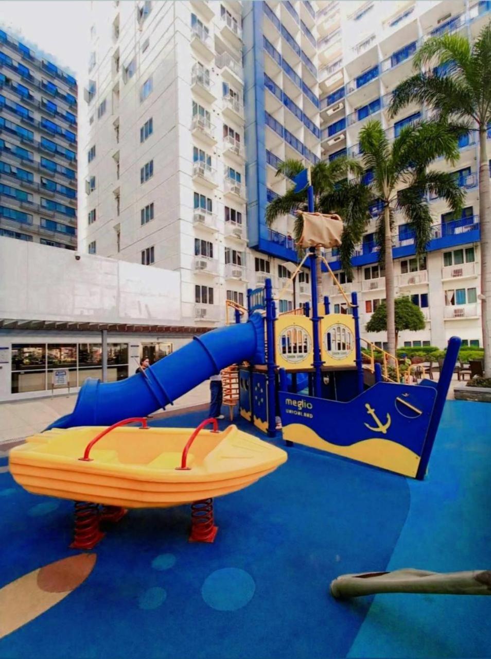 Sea Residences Moa - Rose Condotel * Manila