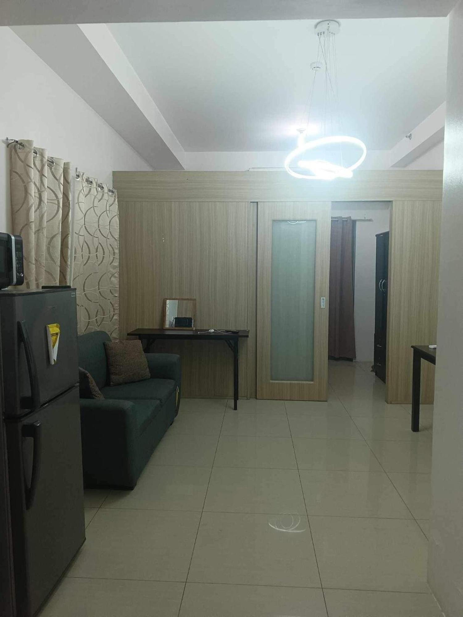 Apartment Big Cut End-unit In Shore Residences