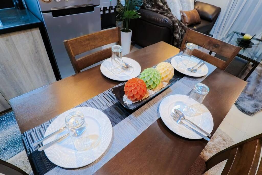 Elegant Corner Unit 2br With King Bed, Pool, Jacuzzi, Livetv,hbo Max, 270 Mbps & Free Parking Near Moa