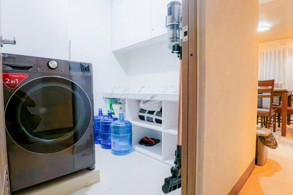 Elegant Corner Unit 2br With King Bed, Pool, Jacuzzi, Livetv,hbo Max, 270 Mbps & Free Parking Near Moa Apartment