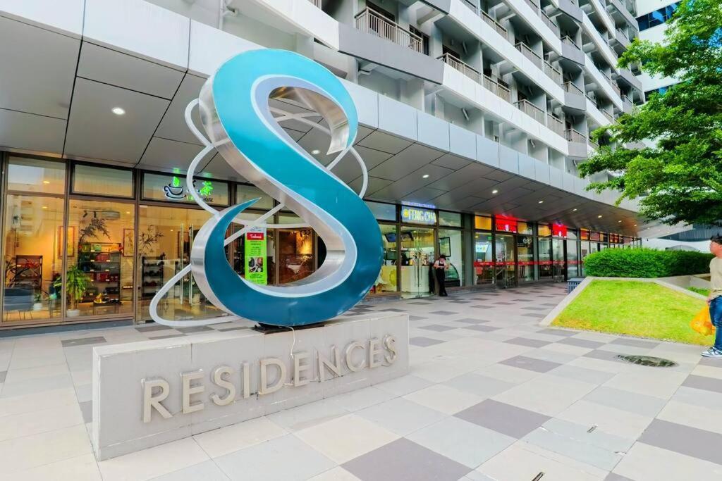 Elegant Corner Unit 2br With King Bed, Pool, Jacuzzi, Livetv,hbo Max, 270 Mbps & Free Parking Near Moa Apartment *