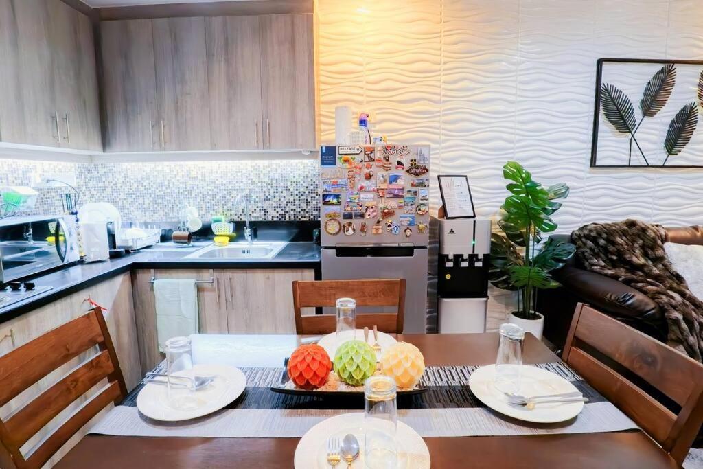 Apartment Elegant Corner Unit 2br With King Bed, Pool, Jacuzzi, Livetv,hbo Max, 270 Mbps & Free Parking Near Moa Manila