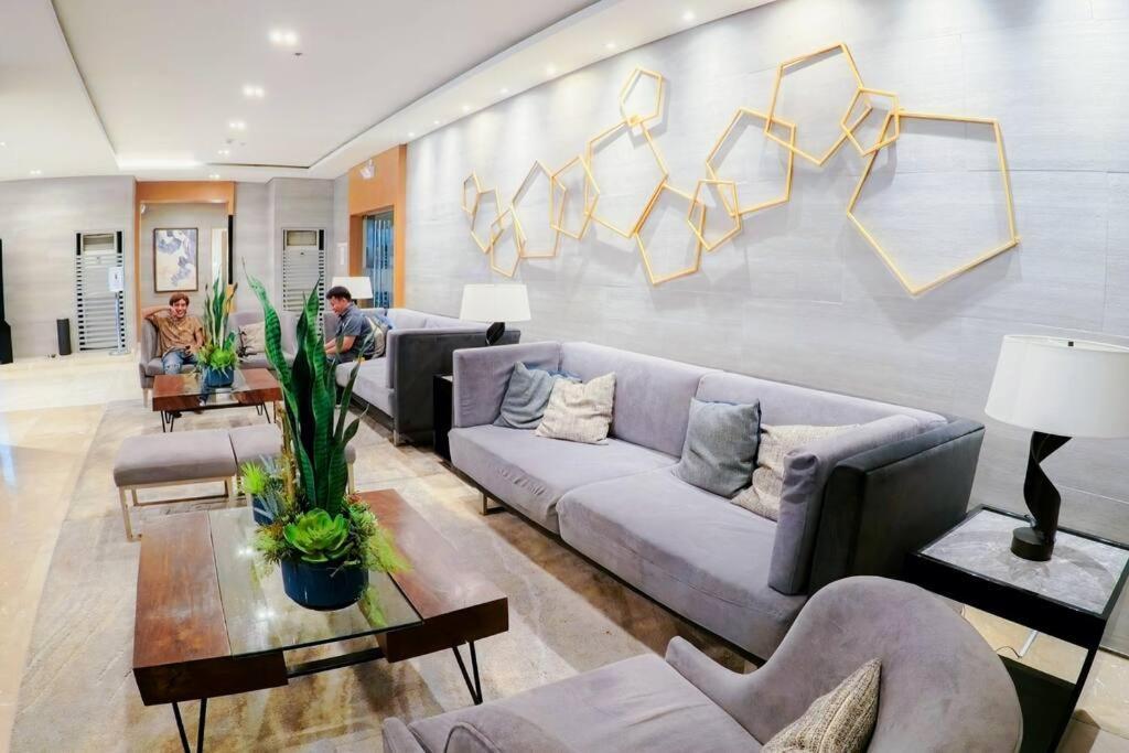 Elegant Corner Unit 2br With King Bed, Pool, Jacuzzi, Livetv,hbo Max, 270 Mbps & Free Parking Near Moa Apartment