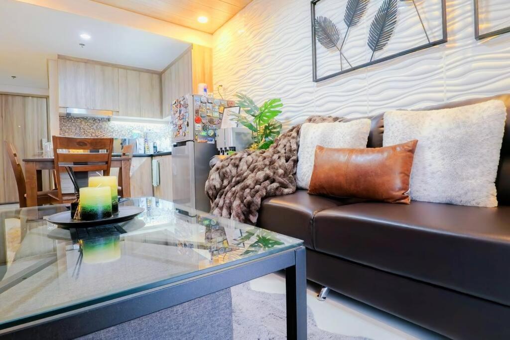 Apartment Elegant Corner Unit 2br With King Bed, Pool, Jacuzzi, Livetv,hbo Max, 270 Mbps & Free Parking Near Moa