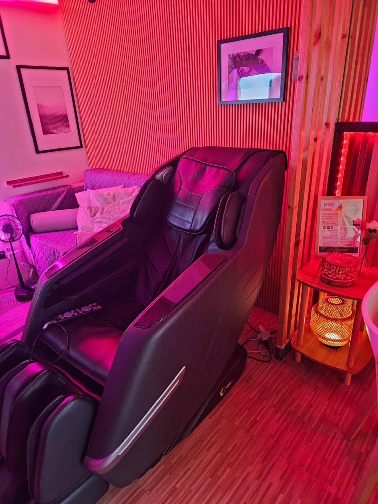 Dlighful Pad's Massagechair Freeparking Bar Park Garden * Manila